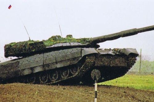 Xe tăng T-95 'Đại bàng đen' được 'tái sinh' dưới tên gọi T-100 mạnh vượt trội?