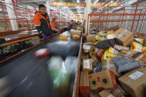 Trung Quốc ồ ạt dựng tổng kho TMĐT sát biên, hàng hóa Việt sẽ ra sao?