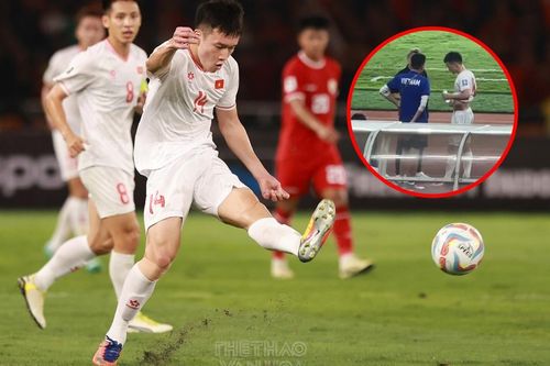 HLV Troussier gặp riêng Hoàng Đức sau trận gặp Indonesia
