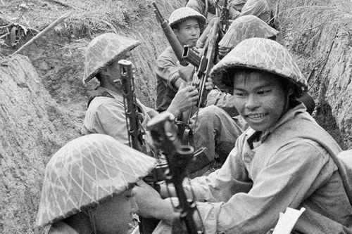 Viết báo ở Điện Biên Phủ