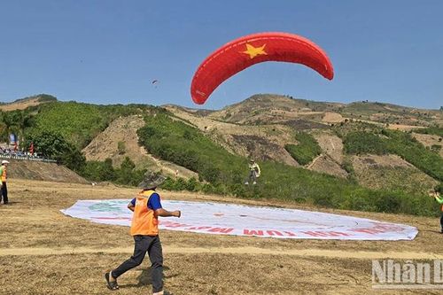 Hấp dẫn Giải dù lượn tỉnh Kon Tum mở rộng