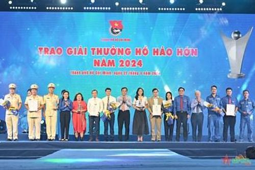 Thành phố Hồ Chí Minh trao Giải thưởng Hồ Hảo Hớn tặng 12 tập thể tiêu biểu