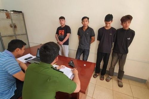 Bắt nhóm 'chăn đào' quán karaoke