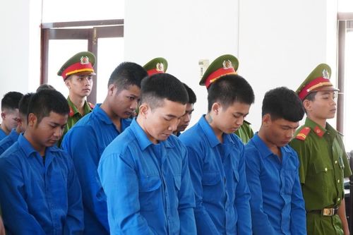 Trai làng lãnh án