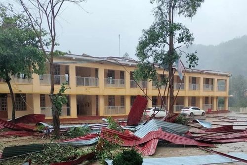 Mưa đá đầu mùa ở Sơn La, hàng loạt ngôi nhà bay nóc tốc mái