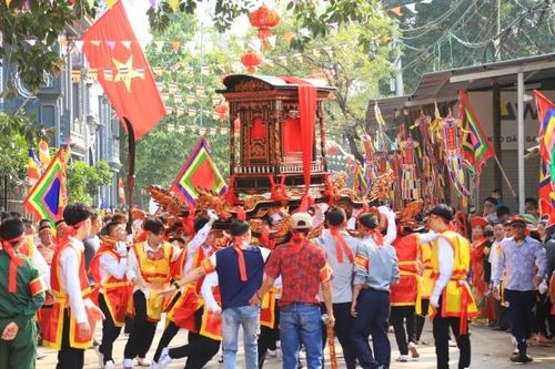 Độc đáo màn kiệu quay tại lễ rước Thánh xã Vân Côn (Hoài Đức)