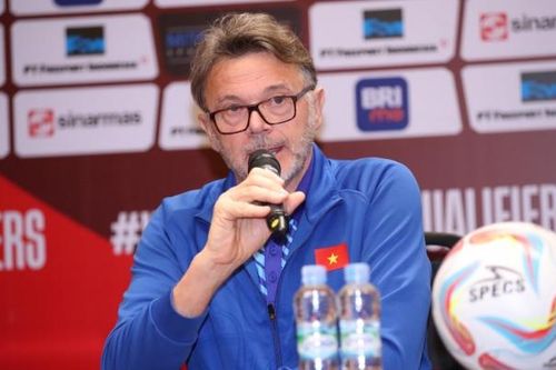 HLV Philippe Troussier: 'Đội tuyển Việt Nam phải thắng ở lượt về'