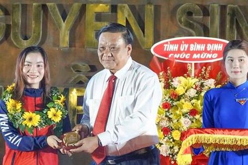 Bình Định tuyên dương 10 gương mặt trẻ tiêu biểu đạt Giải thưởng Ngô Mây