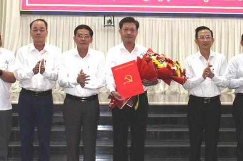 Hậu Giang điều động nhiều cán bộ lãnh đạo