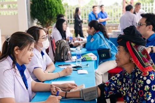 Huyện Đoàn Sông Mã hỗ trợ người dân biên giới nâng cao sức khỏe