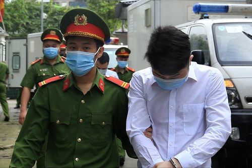 'Nồi da xáo thịt' sau chén rượu định mệnh
