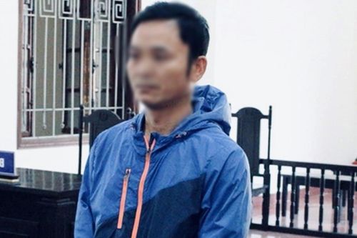 Dùng ấm trà ném vào hàng xóm vì mâu thuẫn