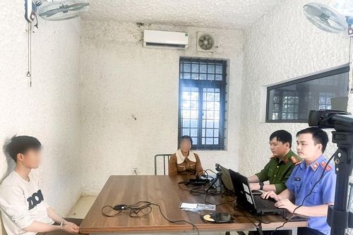 Nam thanh niên nửa đêm đột nhập nhà hàng xóm 'chuyển khoản' ngân hàng