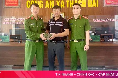 Chủ nhân để quên 100 triệu đồng trên nóc xe ô tô đã nhận lại tiền