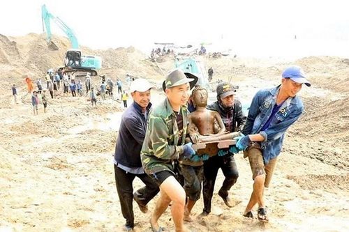 Lào khai quật phát hiện nhiều tượng Phật bằng đồng