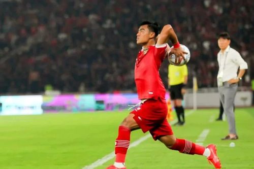 Xem lại pha ném biên như đá phạt giúp Indonesia làm tung lưới Việt Nam
