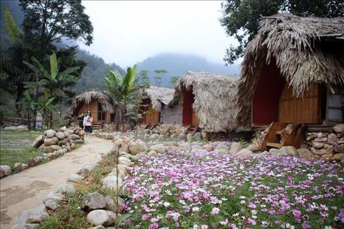 Bảo tồn văn hóa dân tộc gắn với phát triển du lịch ở Sin Suối Hồ