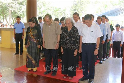 Dâng hương tưởng niệm 44 năm ngày mất của Chủ tịch Tôn Đức Thắng