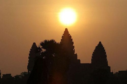 Bình minh ngày Xuân phân tại Campuchia