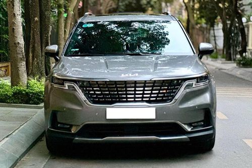 Sử dụng 3 năm, xe gia đình Kia Carnival cũ được chủ nhân bán lại với giá khó tin