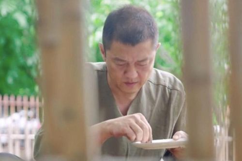 Nam ca sĩ bật khóc kể về số nợ hơn 100 tỷ