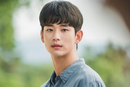 Kim Soo Hyun báo tin vui sau thời gian ngắn yêu đương với Kim Ji Won