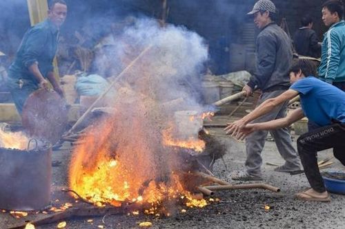 Thăm Trà Đông, làng nghề trăm năm đỏ lửa