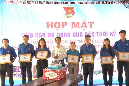 Trao giải thiết kế logo biểu trưng Đại hội đại biểu Hội LHTN Việt Nam huyện Chợ Mới