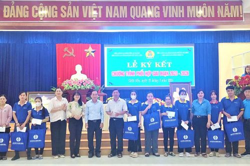 Liên đoàn Lao động TP. Châu Đốc giao lưu, ký kết chương trình phối hợp với Liên đoàn Lao động Quận 12
