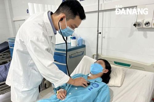 Cắt bướu giáp khổng lồ cho nữ bệnh nhân
