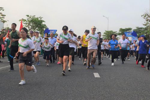Hưởng ứng ngày chạy Olympic vì sức khỏe toàn dân