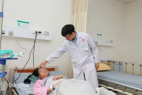 Mổ lấy u nang hiếm gặp trong sọ não bệnh nhân