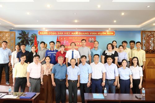 Đảng ủy Khối Doanh nghiệp tỉnh Khánh Hòa: Tổ chức bồi dưỡng nhận thức về Đảng cho 22 quần chúng ưu tú ở các doanh nghiệp