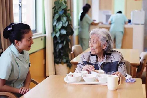 Nở rộ dịch vụ dạy học cho người cao tuổi tại Trung Quốc