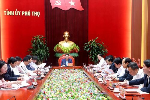 Ban Thường vụ Tỉnh ủy thông qua các hình thức khen thưởng