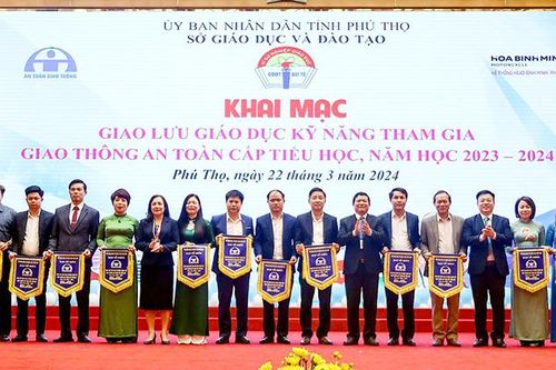 Giao lưu giáo dục Kỹ năng tham gia giao thông an toàn cấp tiểu học