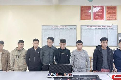 Bắt giữ nhóm đánh bạc dưới hình thức chơi bài poker