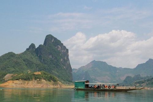 'Leveraging water for peace' - 'Nước cho hòa bình'