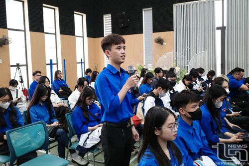 500 sinh viên tham gia đối thoại