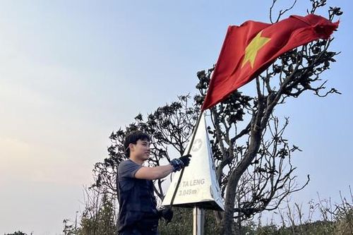 Hành trình trải nghiệm của Gen Z khi chinh phục Đại ngàn Pu Ta Leng