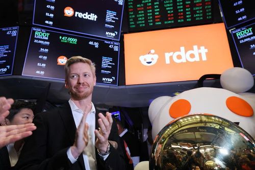 Cổ phiếu Reddit tăng 48% trong ngày đầu IPO