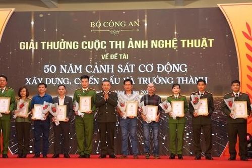 Trao giải các cuộc thi, trại sáng tác và khai mạc triển lãm tranh, ảnh về Cảnh sát Cơ động