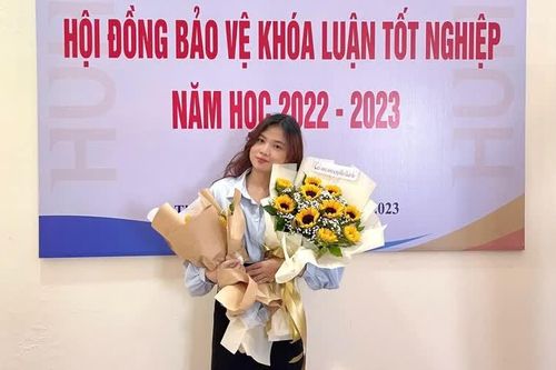 'Thí sinh đặc biệt nhất cả nước' Huỳnh Ngân Giang tiếp tục đỗ Thủ khoa