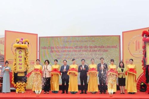 Nam Từ Liêm: Khai mạc tuần lễ xúc tiến thương mại, kết nối tiêu thụ sản phẩm làng nghề