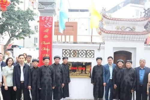 Gắn biển công trình chào mừng 10 năm thành lập quận Nam Từ Liêm