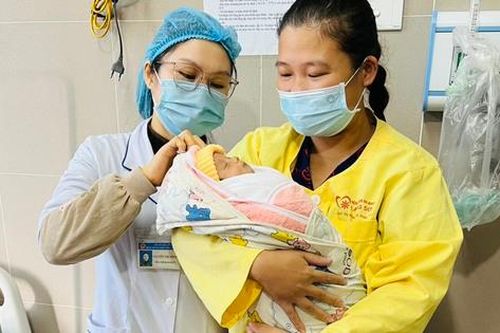 Lạng Sơn: Hành trình 68 ngày đưa cháu bé sinh non 900 gram 'về vạch đích'