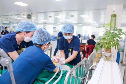 Nhiều trẻ ngộ độc thuốc và hóa chất nguy kịch, bác sĩ khuyến cáo cách phòng tránh