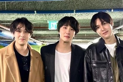 Bức ảnh toàn mỹ nam gợi lại cả một bầu trời thanh xuân, Lee Min Ho vẫn phong độ