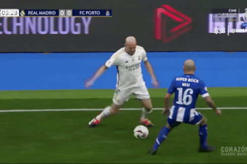 Pha xử lý gây sốt của Zidane ở tuổi 51