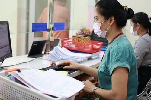Kiêm nhiệm cùng chức danh có được hưởng phụ cấp?